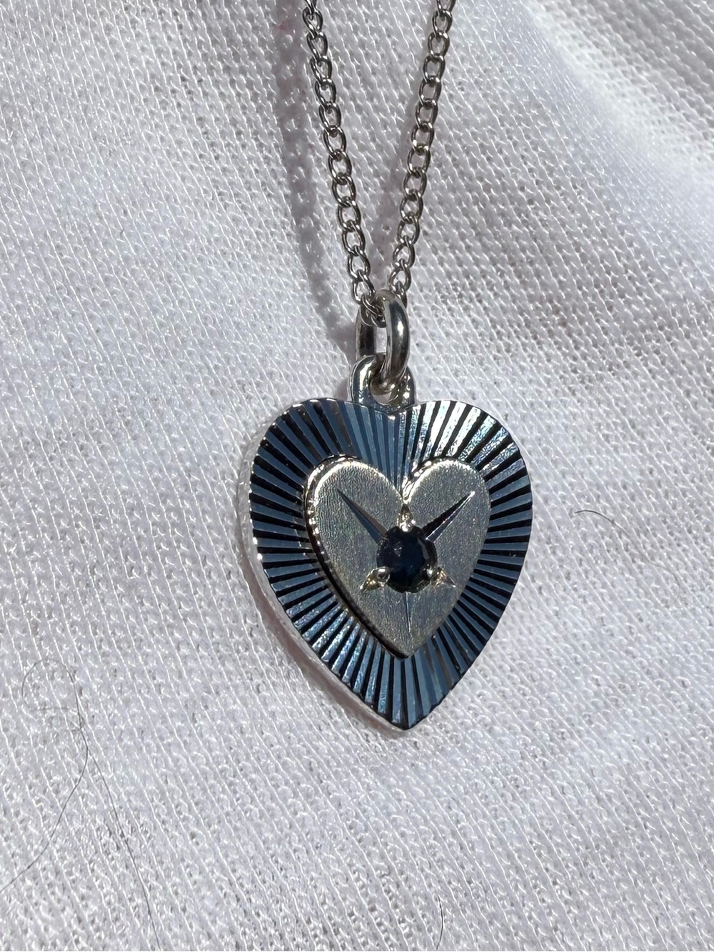 ✨ Sterling Silver Celestial Starburst Textured Heart Pendant Necklace ✨ - Picture 3 of 14